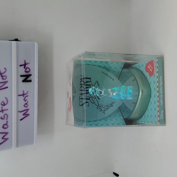 BNIB Disney Princess Light Up Glass Figurine: Jasmine "Starry Eyes" - Picture 2 of 7